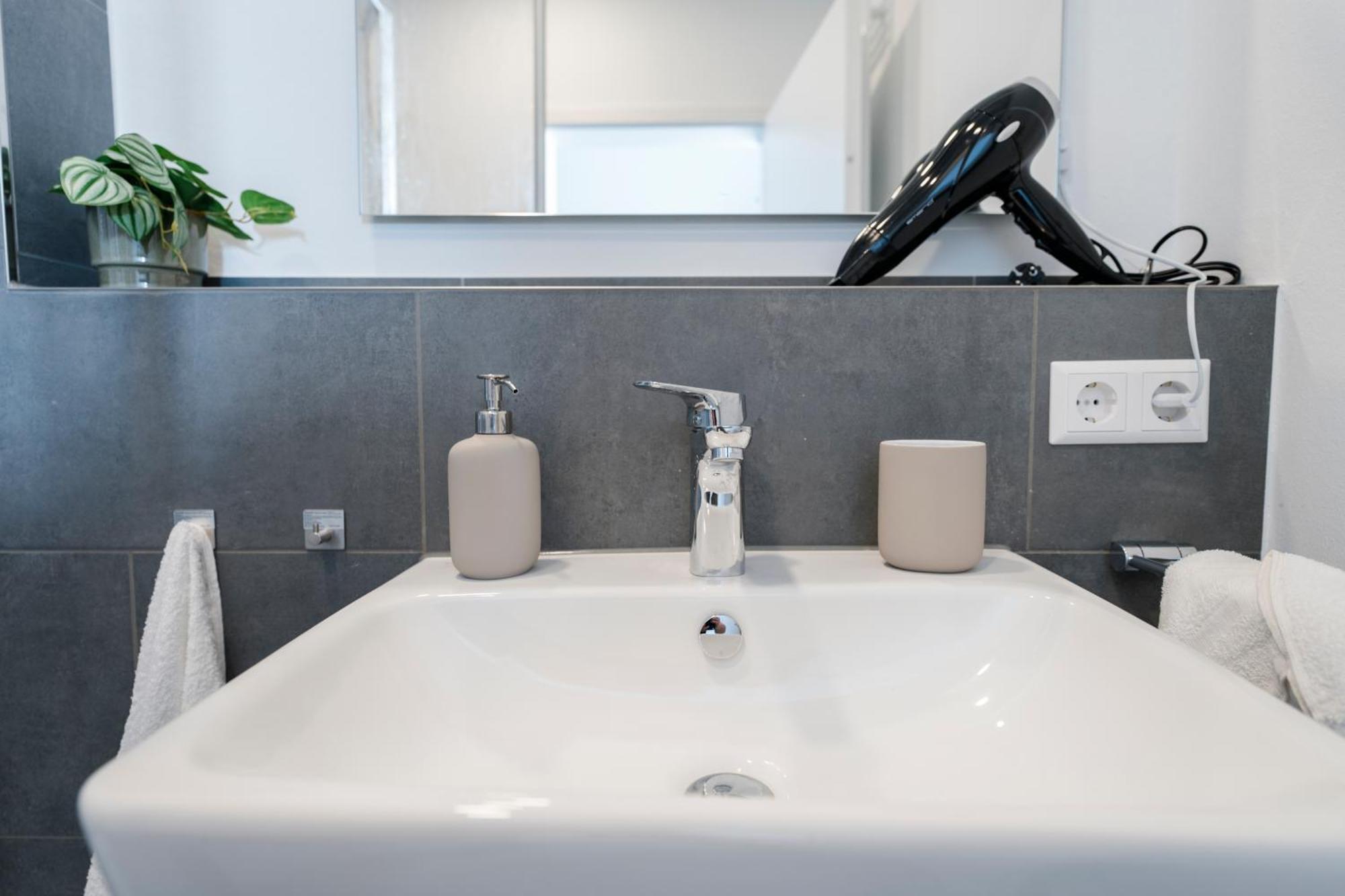 Kocasa-apartments 02, Design, City-center Boeblingen, Stellplatz, Balkon, Waipu-tv Apartment